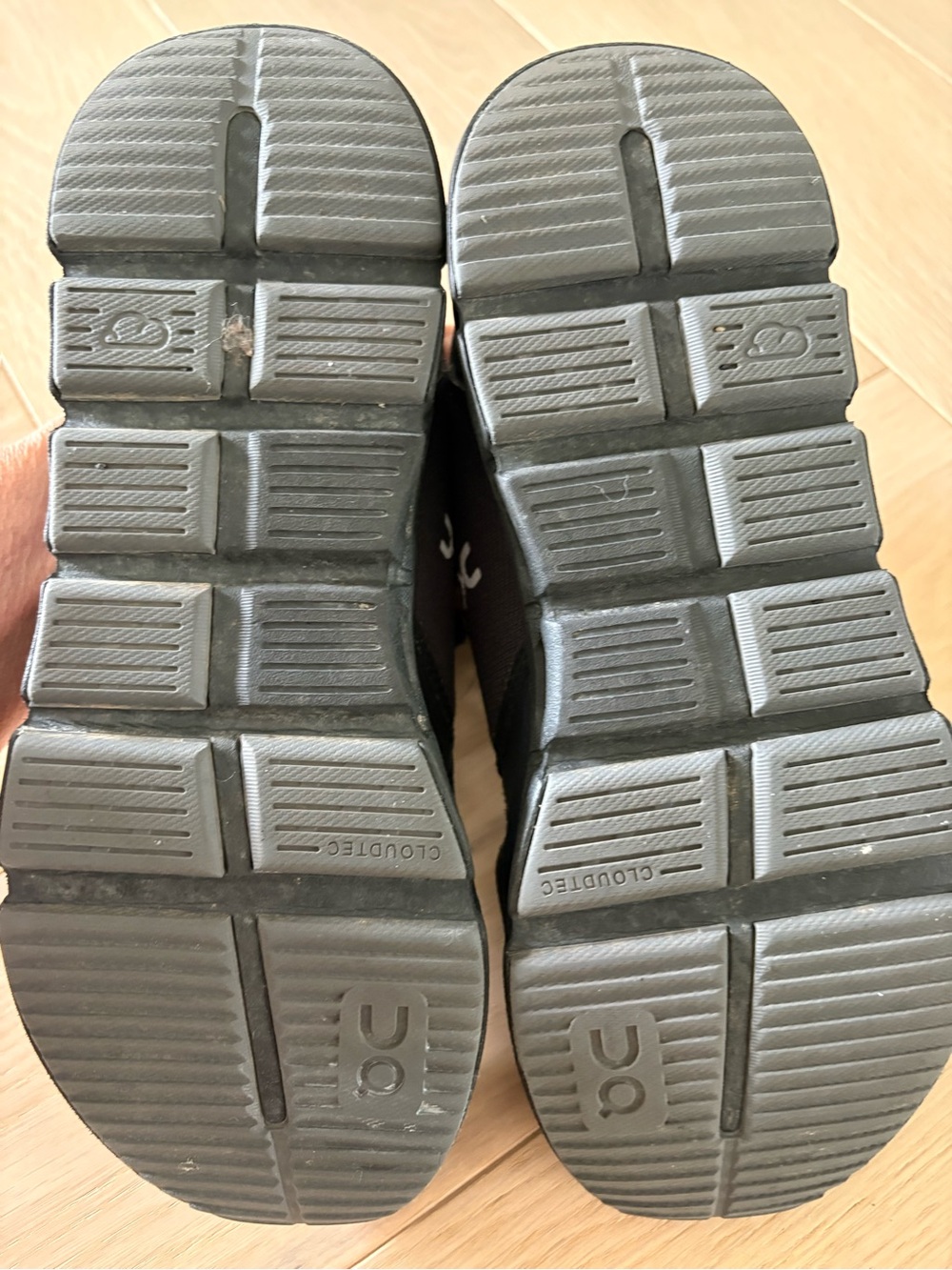 On Cloud Play Kids Black Sneakers Unisex Girls Boys Shoes Sz 2.5 Running Walk - Picture 7 of 8